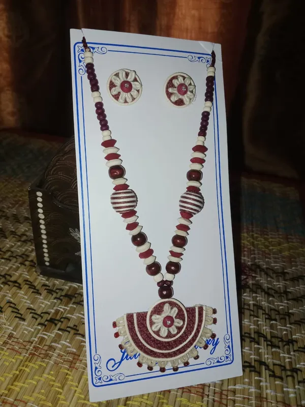 Maroon_Beaded_Traditional_Necklace_Set_for_Women