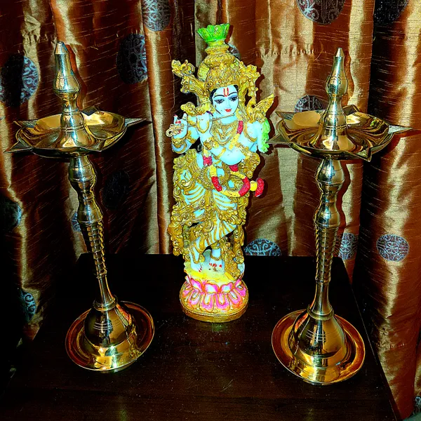 Brass_Traditional_Pair_Standing_Diyas