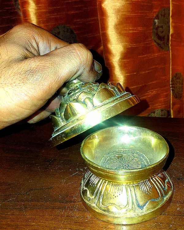 Brass_Traditional_Embossed_Dhoop_Dani
