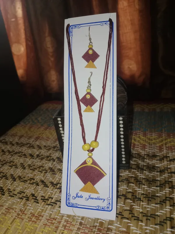 Maroon_Fabric_Geometric_Necklace_And_Earrings_Set_for_Women