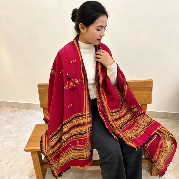 Magenta_Woven_Patterned_Shawl_For_Women