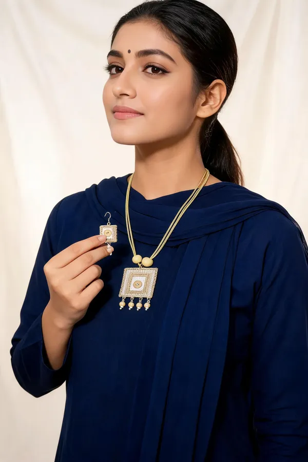 Gold_Tone_Square_Pendant_Jewellery_Set_For_Women