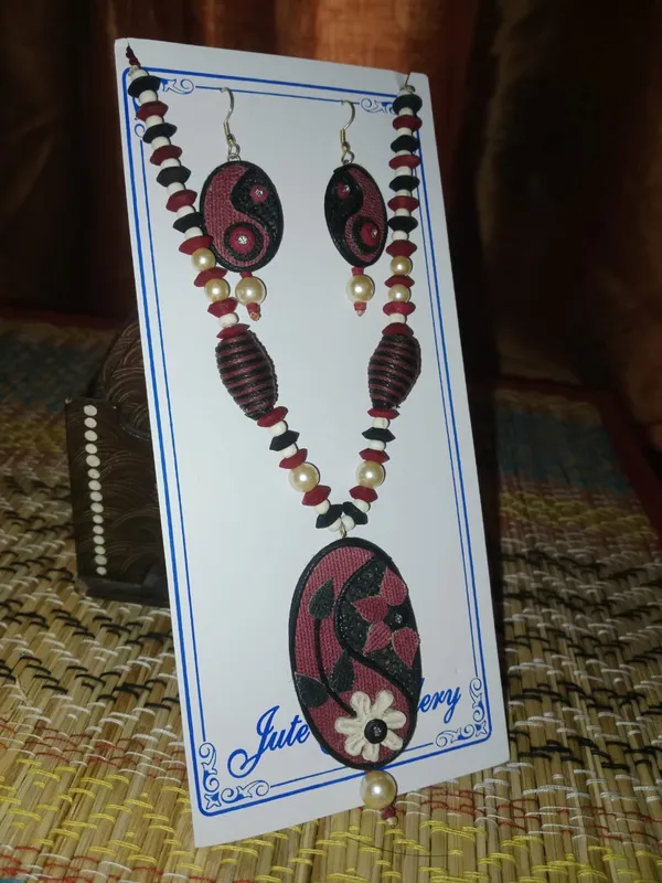 Maroon_Jute_Necklace_And_Earring_Set_for_Women
