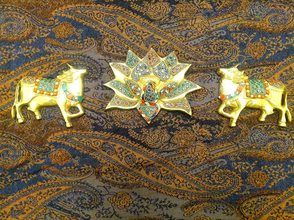 Brass-Finish_Traditional_Embellished_Bull_Figurine