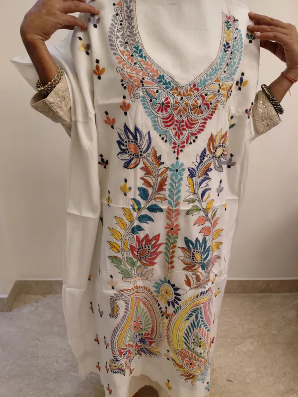 White_Embroidered_Straight_Kurta_for_Women