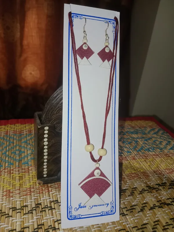 Maroon_Fabric_Necklace_And_Earrings_Set_for_Women