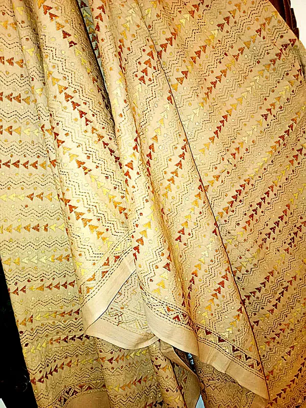 Cream_Embroidered_Saree_for_Women