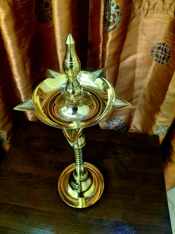 Brass_Traditional_Pair_Standing_Diyas