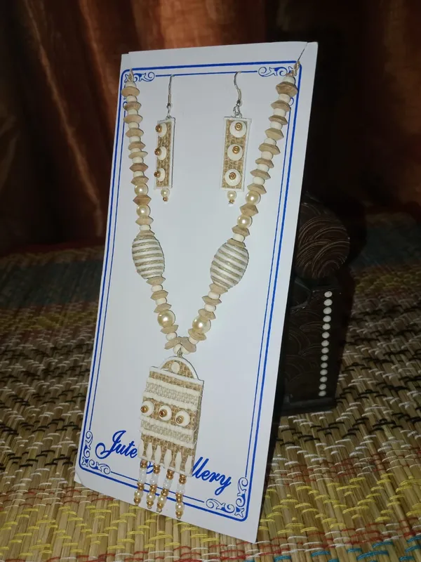 Beige_Jute_Beaded_Necklace_Set_for_Women