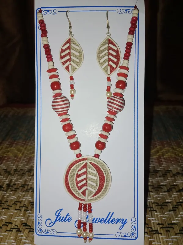 Red_Jute_Beaded_Necklace_Set_for_Women