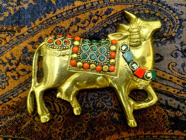 Brass-Finish_Traditional_Embellished_Bull_Figurine