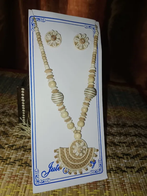 Cream_Beaded_Necklace_And_Earrings_Set_For_Women