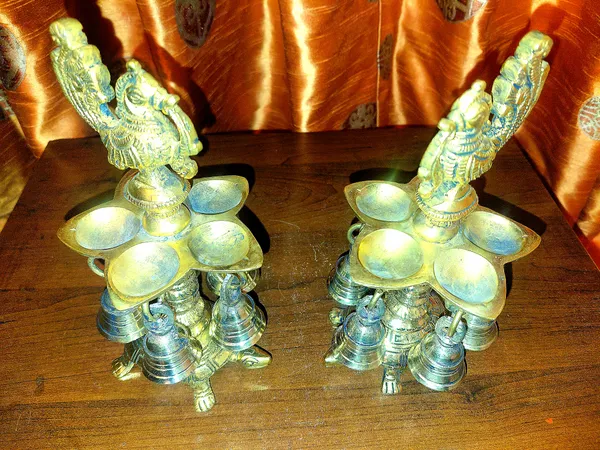 Brass_Traditional_Diya_Stand_With_Hanging_Bells
