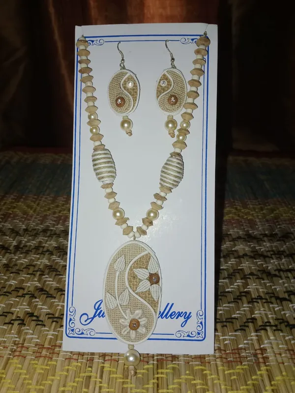 Beige_Beaded_Statement_Necklace_Set_for_Women