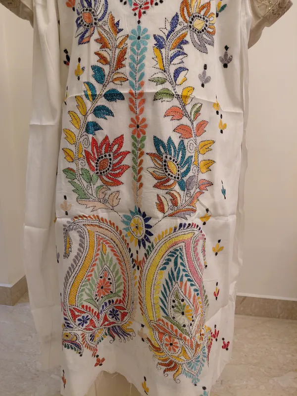 White_Embroidered_Straight_Kurta_for_Women