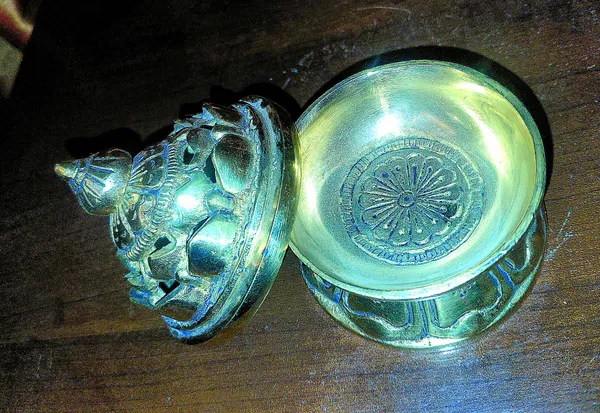 Brass_Traditional_Embossed_Dhoop_Dani