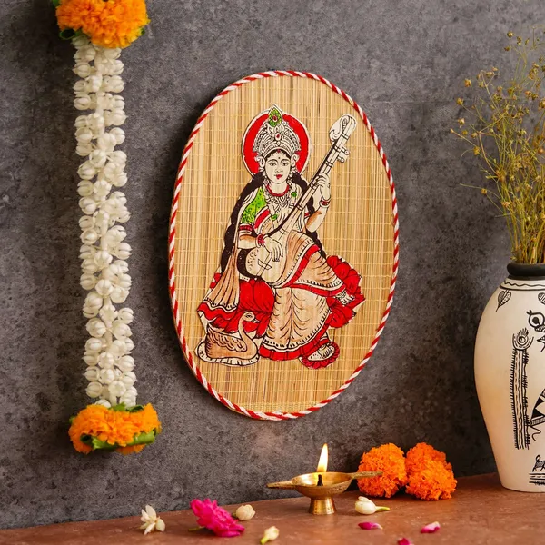 Oval_Shaped_Design_Bamboo_Hand_Crafted_Wall_Hangings_Of_Godess_Sarwasti_Ji_For_Home_Decor