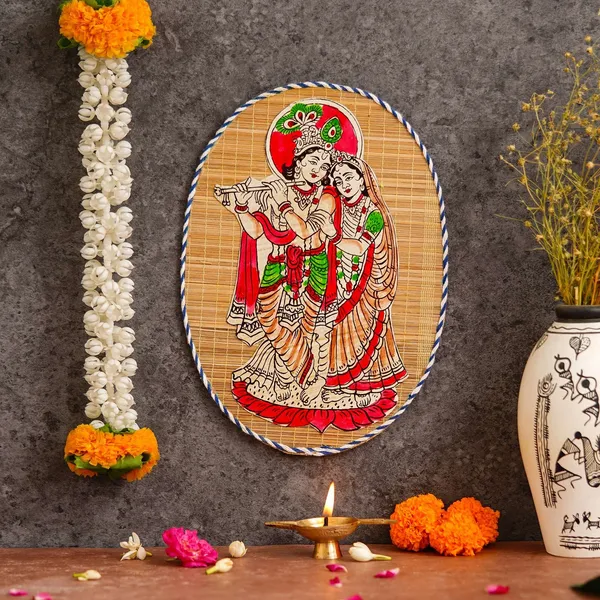 Oval_Shaped_Design_Bamboo_Hand_Crafted_Wall_Hangings_Of_Krishna_Ji_With_Radha_Ji_For_Home_Decor_Bamboo_Art_For_Wall_Decor