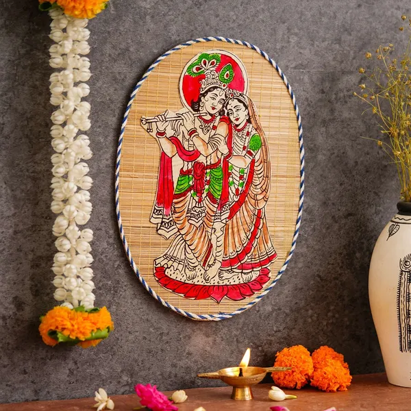 Oval_Shaped_Design_Bamboo_Hand_Crafted_Wall_Hangings_Of_Krishna_Ji_With_Radha_Ji_For_Home_Decor_Bamboo_Art_For_Wall_Decor