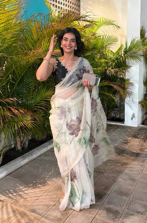 Women_S_Exquisite_Lavender_White_Organza_Saree_With_Hand_Painted_Lotus_Floral_Motifs_Gold_Embellished_Border_Complete_With_Matching_Printed_Blouse_For_Festive_Special_Occasions