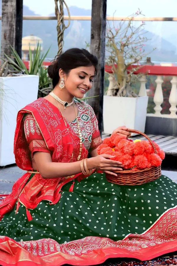 Women_S_Traditional_Bandhani_Ghagra_Choli_With_Dupatta_Navratri_Festive_Wear