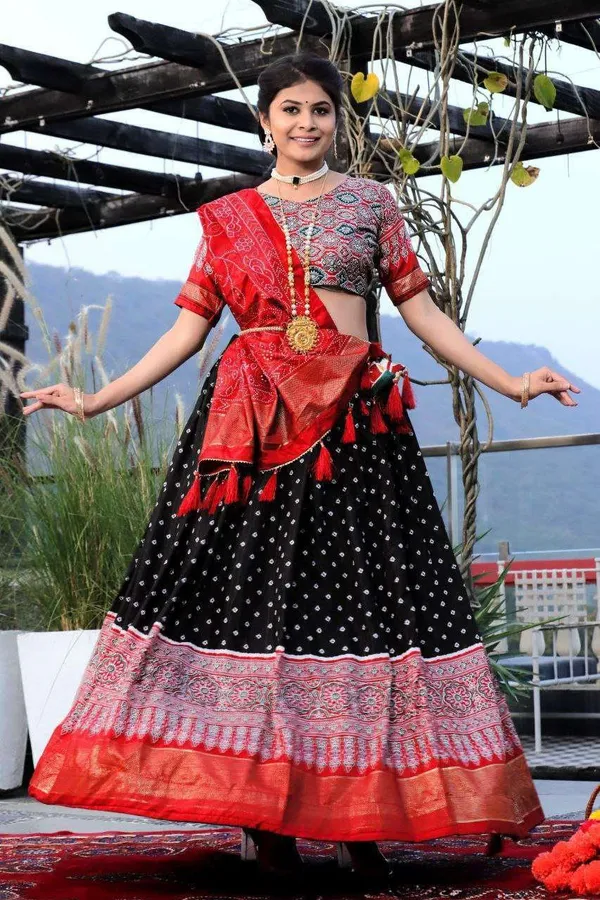 Women_S_Traditional_Bandhani_Ghagra_Choli_With_Dupatta_Navratri_Festive_Wear