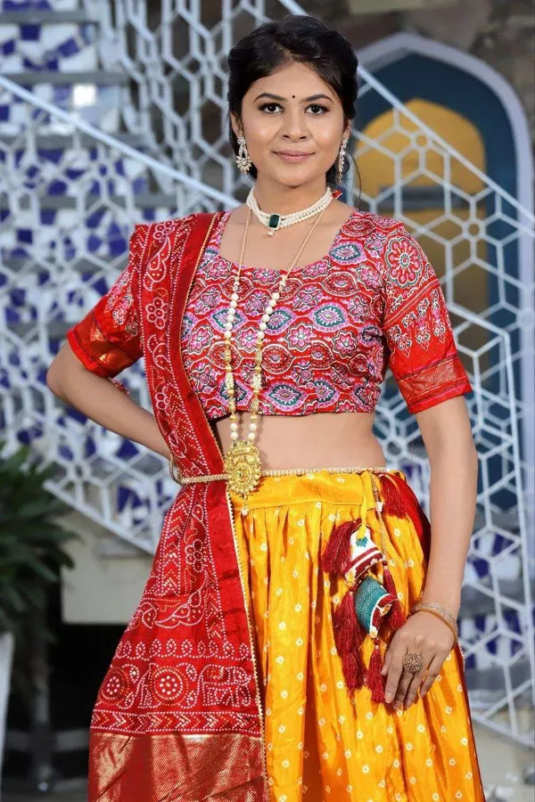 Women_S_Traditional_Bandhani_Ghagra_Choli_With_Dupatta_Navratri_Festive_Wear