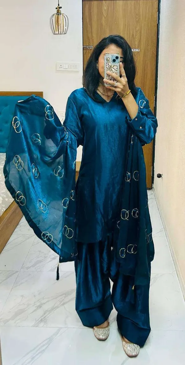 Women_S_Fendi_Silk_Solid_Muslim_Straight_Kurti_With_Pant_And_Dupatta_Set