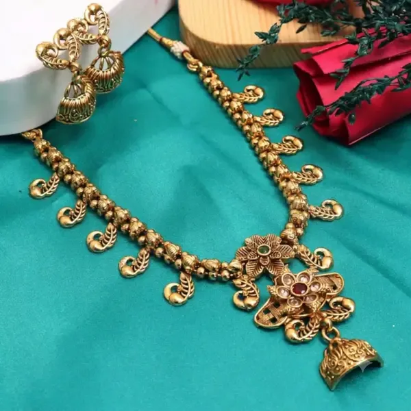 Gold_Brass_Floral_Beaded_Traditional_Necklace_Set_For_Women