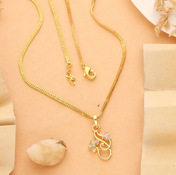 Gold-Tone_Floral_Pendant_Necklace_for_Women