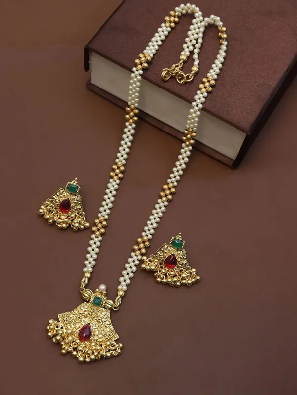 Gold_Tone_Traditional_Necklace_And_Earrings_Set