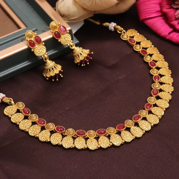 Gold-Toned_Traditional_Necklace_Set_for_Women