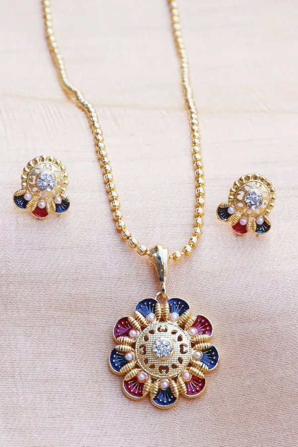 Gold_Tone_Traditional_Necklace_And_Earrings_Set