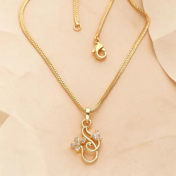 Gold_Brass_Floral_Curved_Pendant_Necklace_For_Women