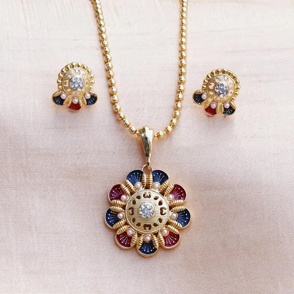 Gold_Brass_Traditional_Necklace_And_Earrings_Set_For_Women