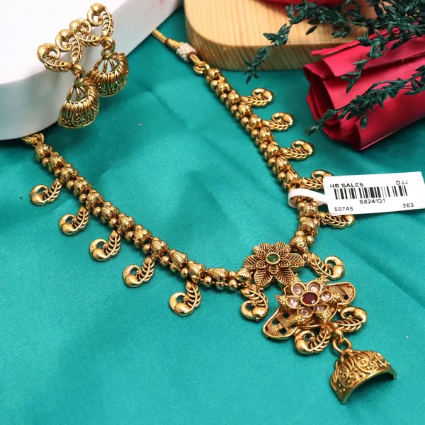 Gold_Tone_Traditional_Necklace_Set_for_Women