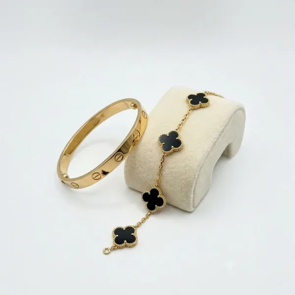 Gold_And_Black_Stainless_Steel_Clover_Charm_Bracelet_Set_For_Women