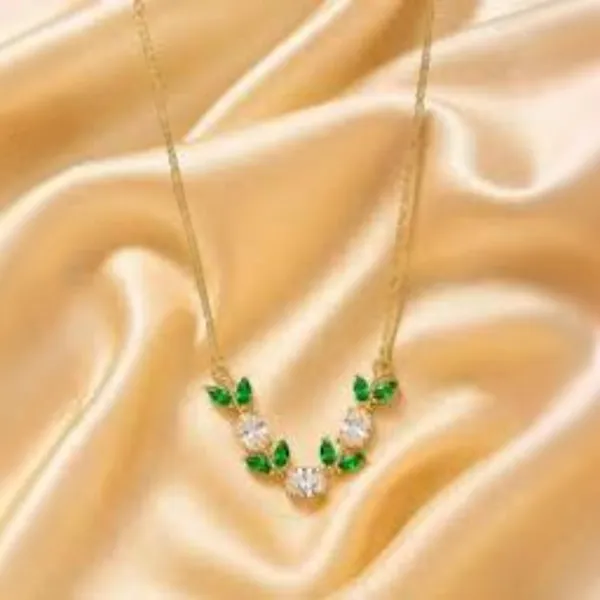 Gold_Stainless_Steel_Floral_Pendant_Necklace_For_Women