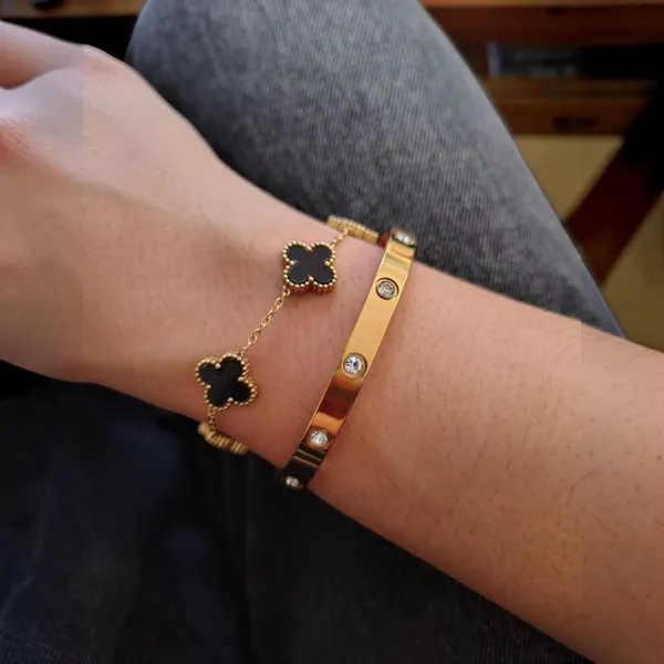 Gold_And_Black_Stainless_Steel_Clover_Charm_Bracelet_Set_For_Women