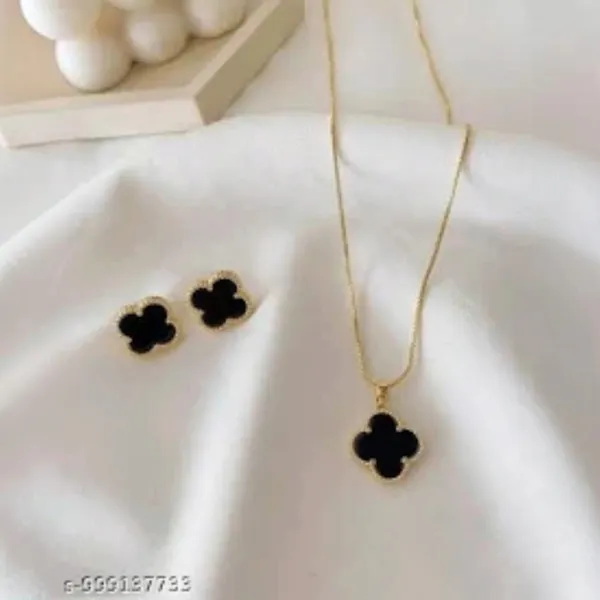 Gold_Stainless_Steel_Clover_Necklace_And_Earrings_Set_For_Women