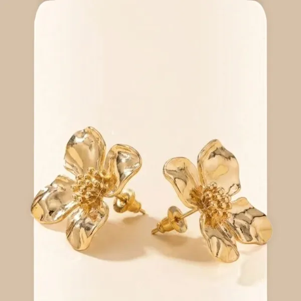 Gold_Stainless_Steel_Daisy_Floral_Stud_Earrings_For_Women_Pack_Of_2