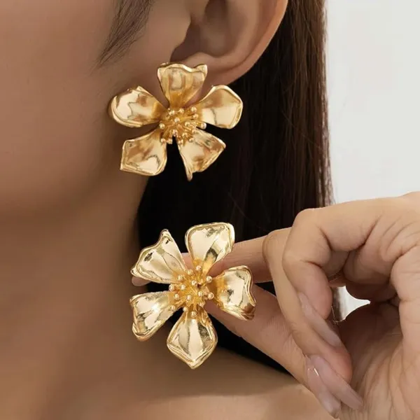 Gold_Stainless_Steel_Daisy_Floral_Stud_Earrings_For_Women_Pack_Of_2