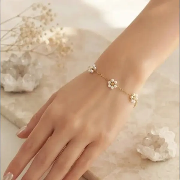 Gold_Tone_Mini_Clover_Chain_For_Women