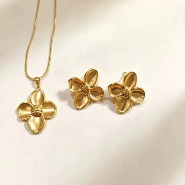 Gold_Tone_Flower_Pendant_Necklace_And_Earrings_Set_For_Women