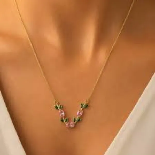 Gold_Stainless_Steel_Floral_Pendant_Necklace_For_Women