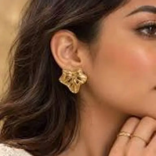 Gold_Tone_Ivy_Leaf_Stud_Earrings_For_Women