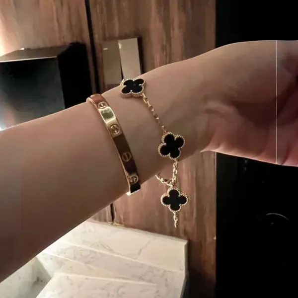 Gold_And_Black_Stainless_Steel_Clover_Charm_Bracelet_Set_For_Women