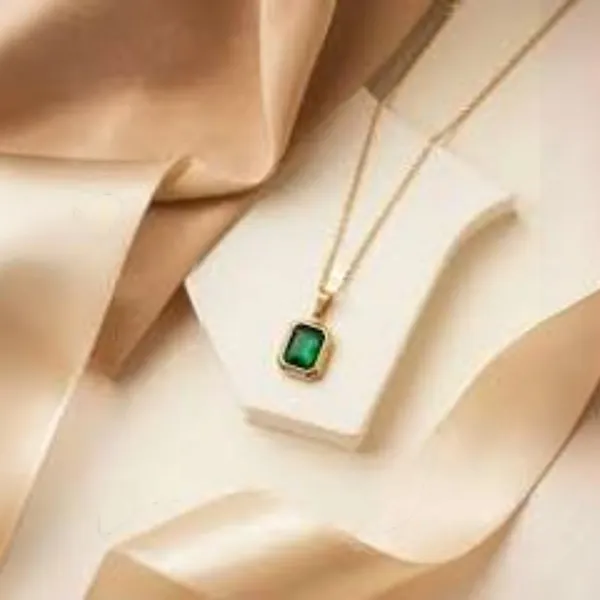 Gold_Stainless_Steel_Rectangular_Pendant_Necklace_For_Women