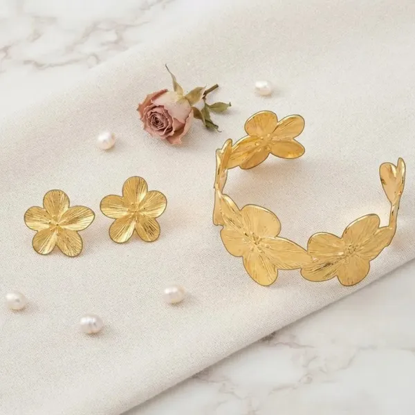 Gold_Stainless_Steel_Floral_Bracelet_And_Stud_Earrings_Set_For_Women