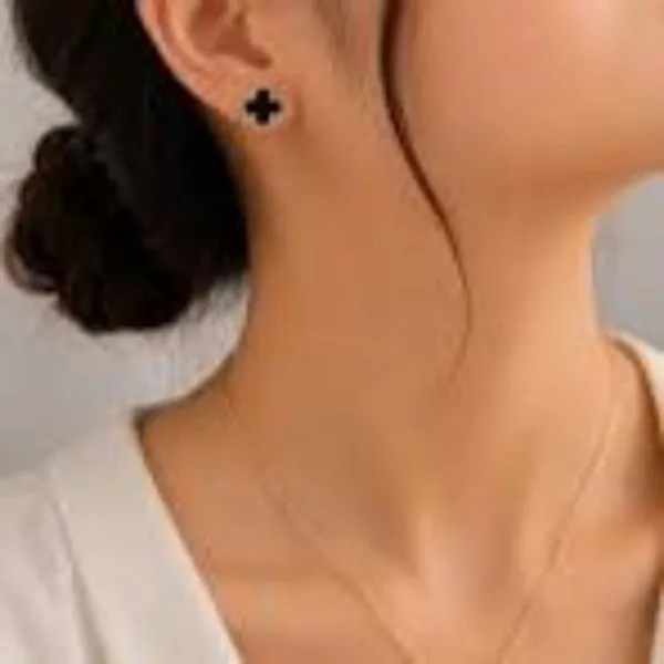 Gold_Stainless_Steel_Clover_Necklace_And_Earrings_Set_For_Women